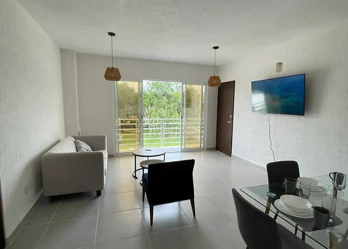 Apartment With 3 Bedrooms, Ac, Pool And Clubhouse
