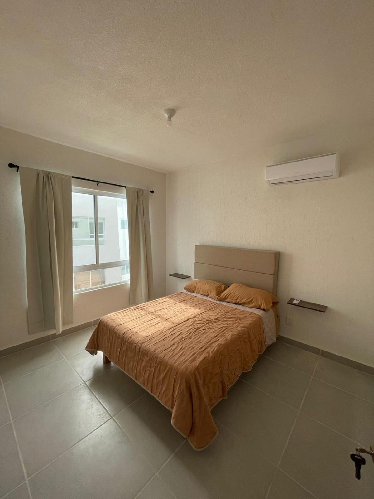 With 3 Bedrooms, Ac, Pool And Clubhouse Apartamento
