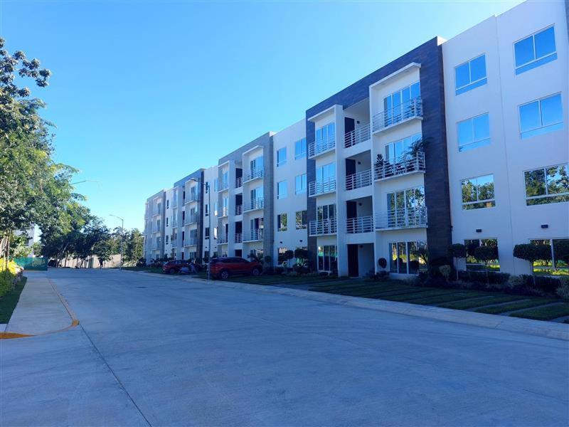 With 3 Bedrooms, Ac, Pool And Clubhouse *